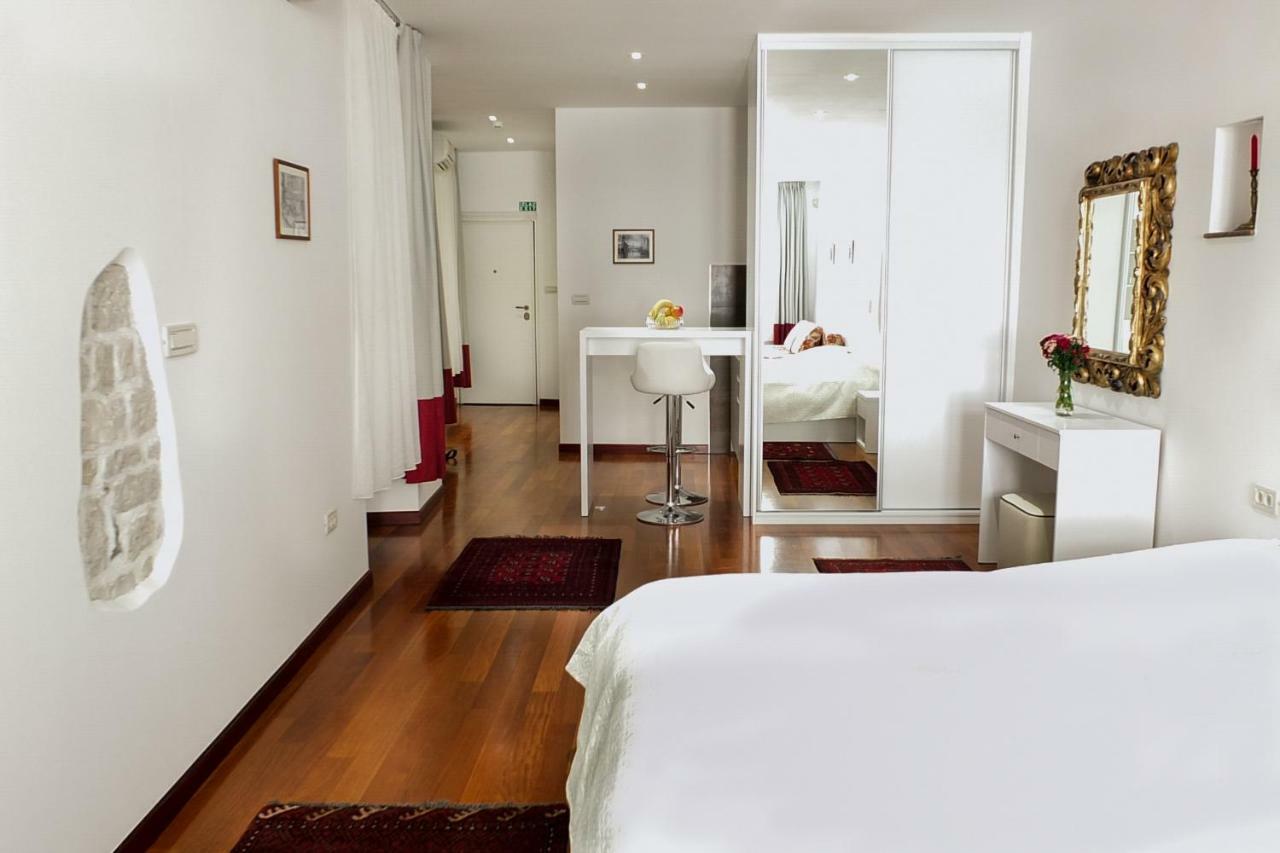 Old Square Studio Apartment Split Exterior photo
